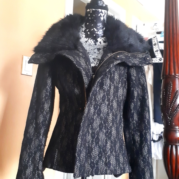 Vintage Bebe black lace jacket with faux fur - Picture 2 of 12